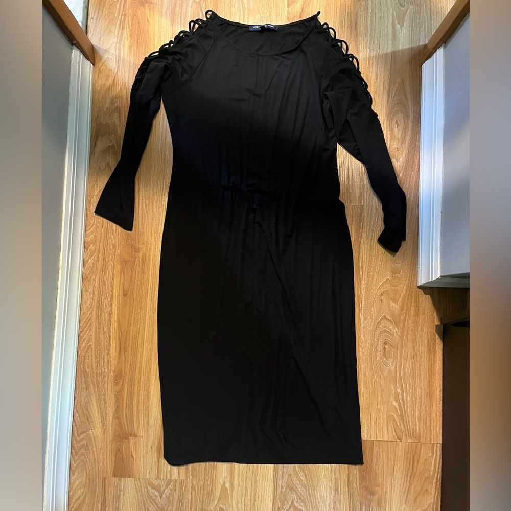Black body con cold shoulder dress
